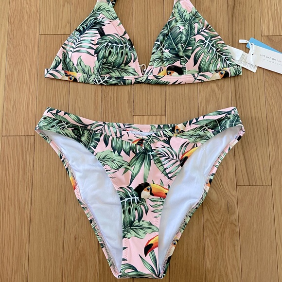 Tropical bikini - Picture 3 of 7